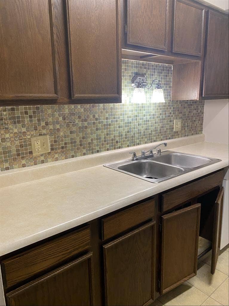 looking for a chill roommate:)