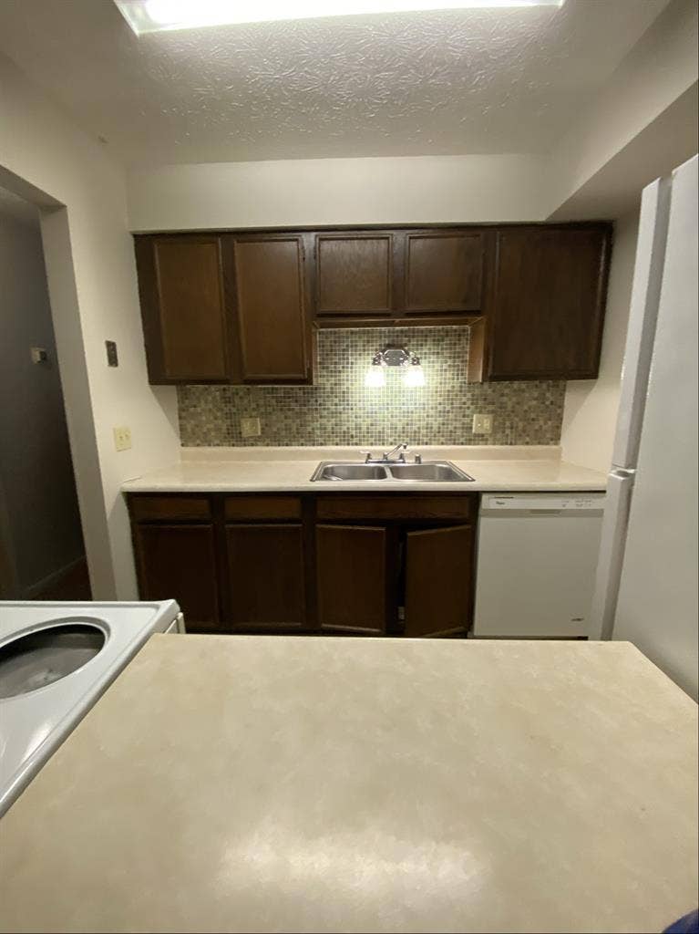 looking for a chill roommate:)