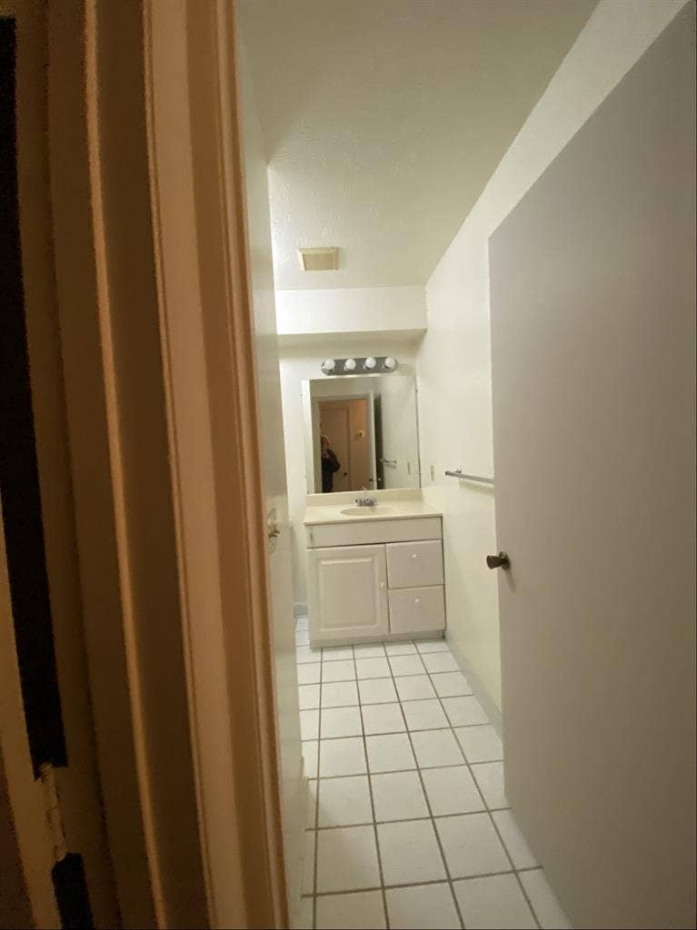 looking for a chill roommate:)