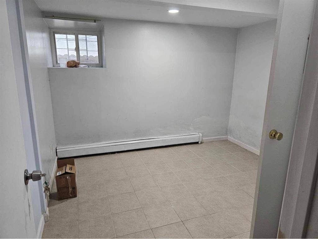 Basement room for female only!