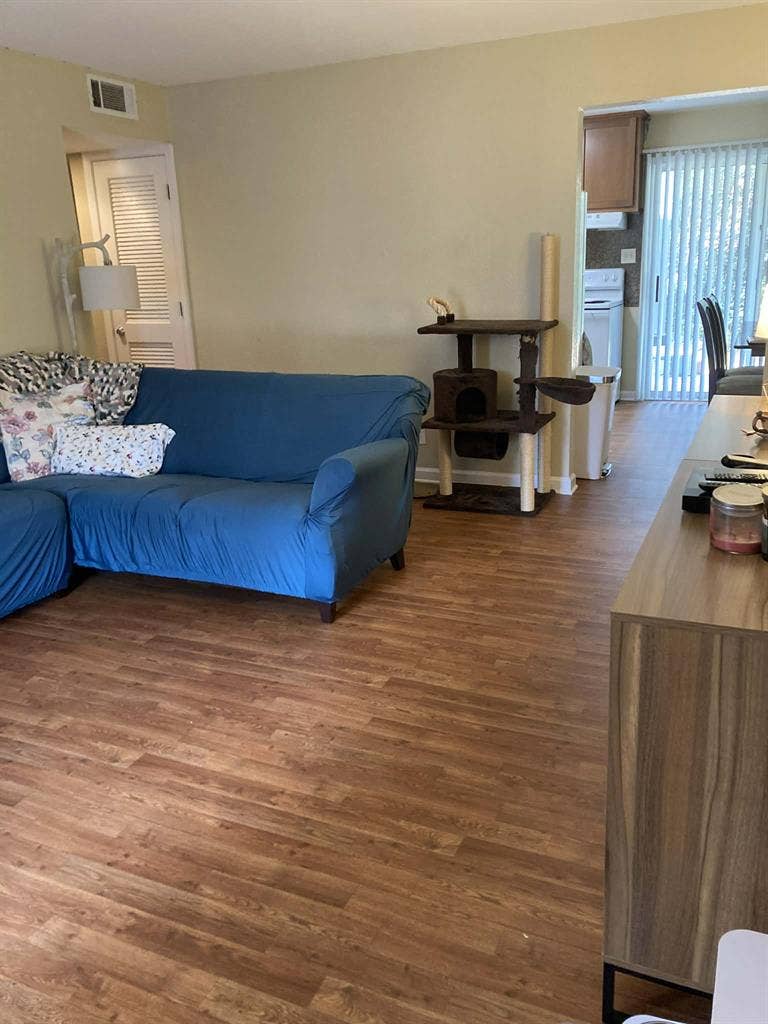 Cute Room right outside of downtown