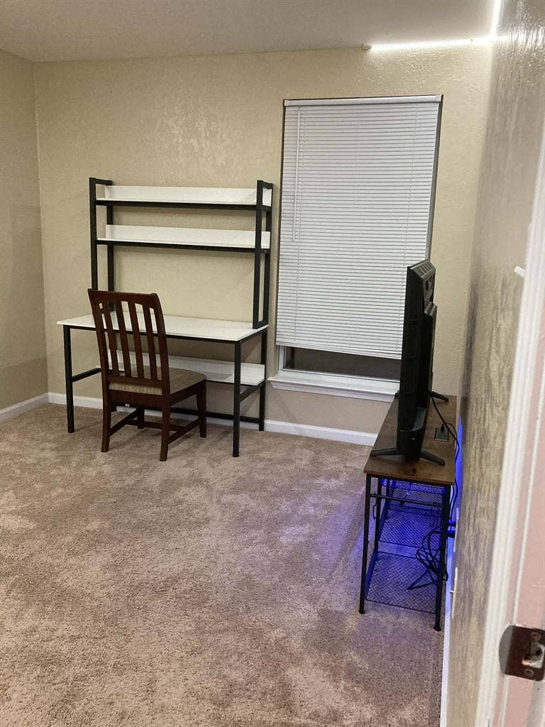 Cute Room right outside of downtown