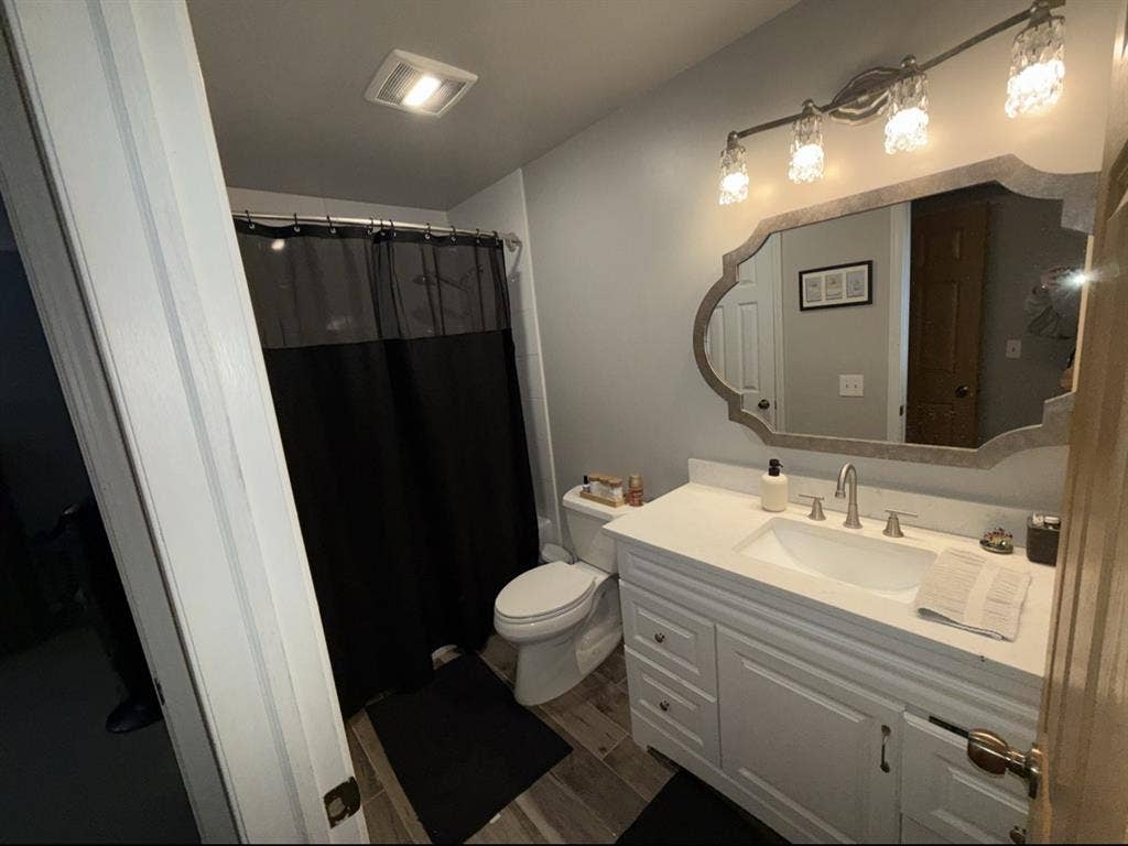 Room for rent in Warrenville