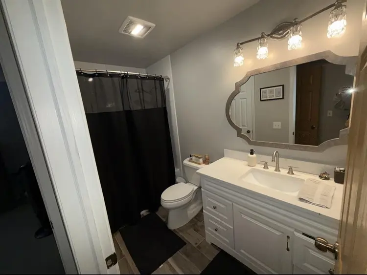 Room for rent in Warrenville