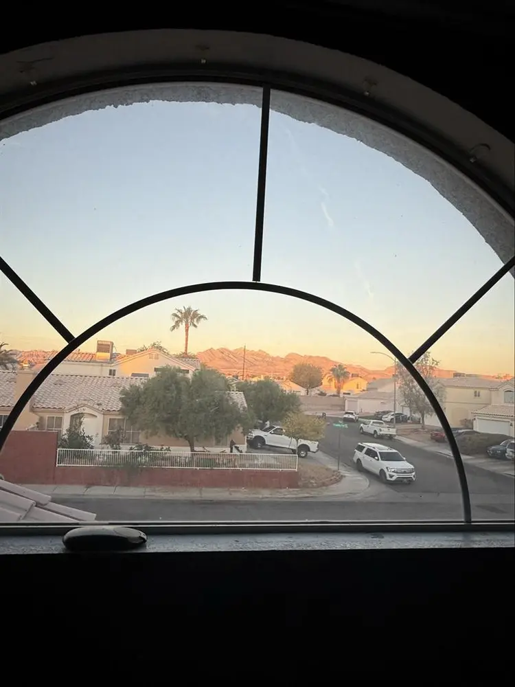 Nice room in 3 bedroom house