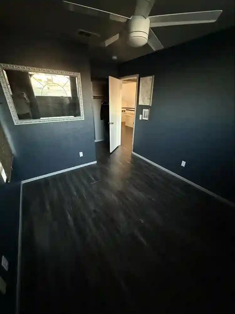 Nice room in 3 bedroom house