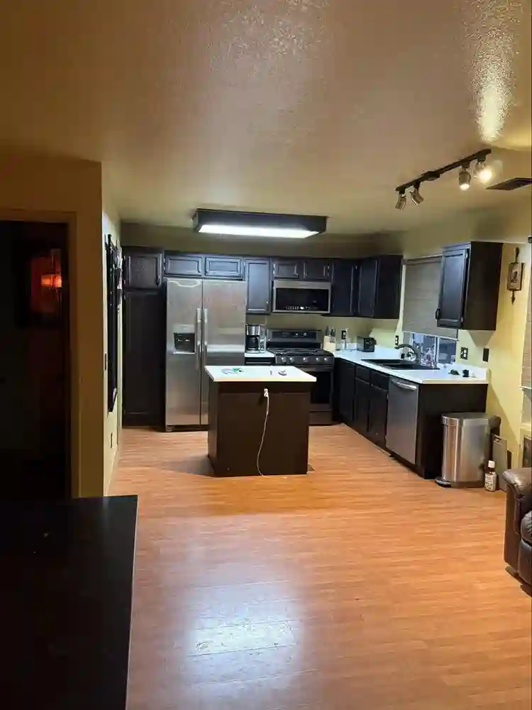 Nice room in 3 bedroom house