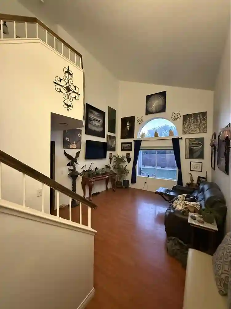 Nice room in 3 bedroom house