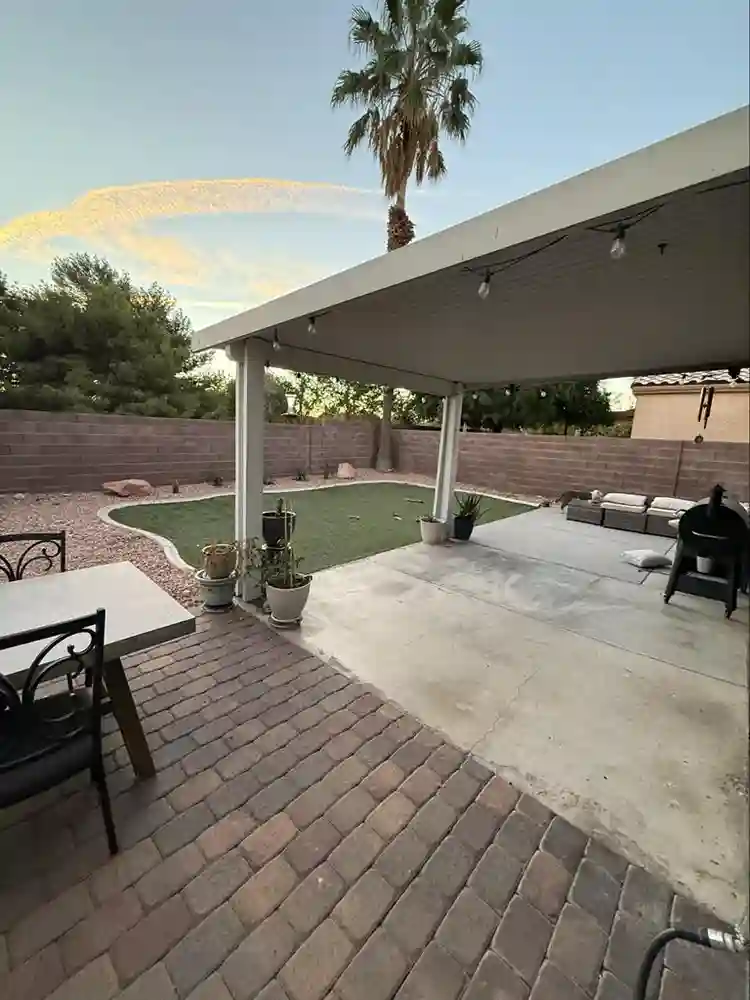 Nice room in 3 bedroom house