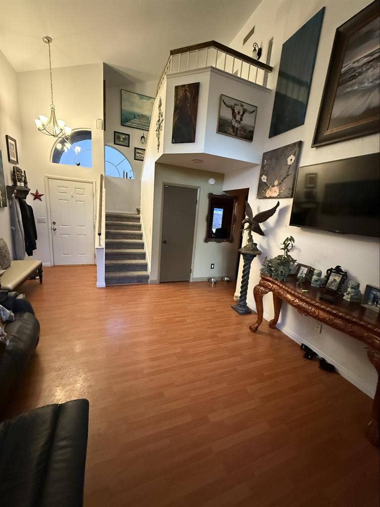 Nice room in 3 bedroom house