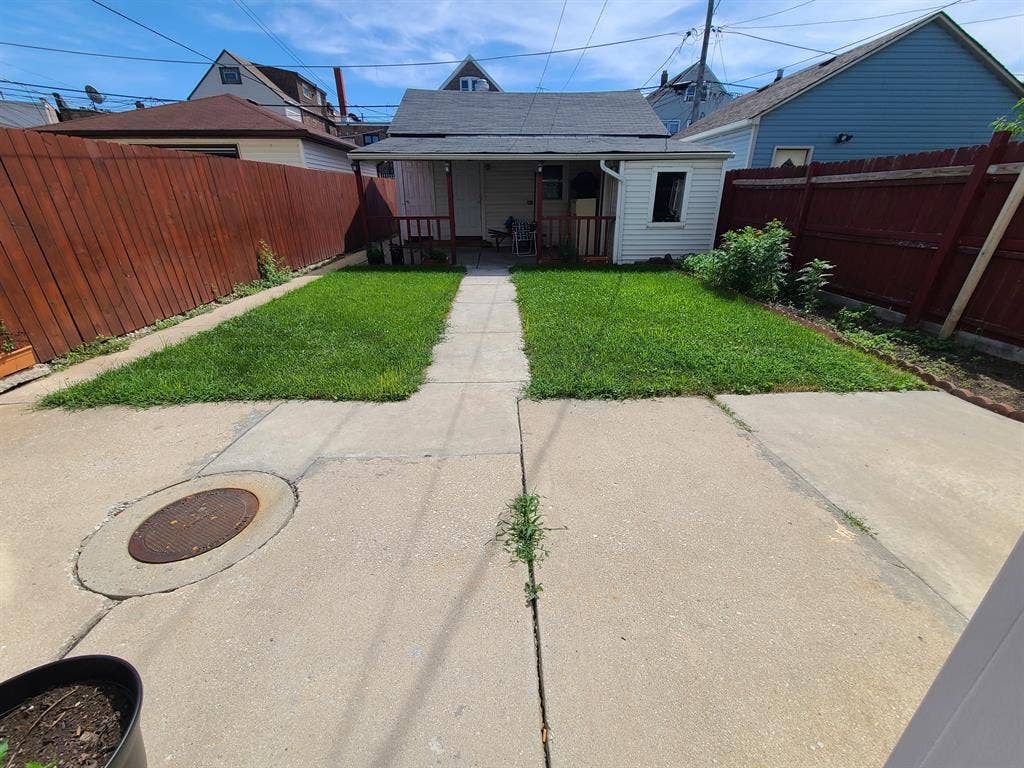 1 Room Available In Brighton Park