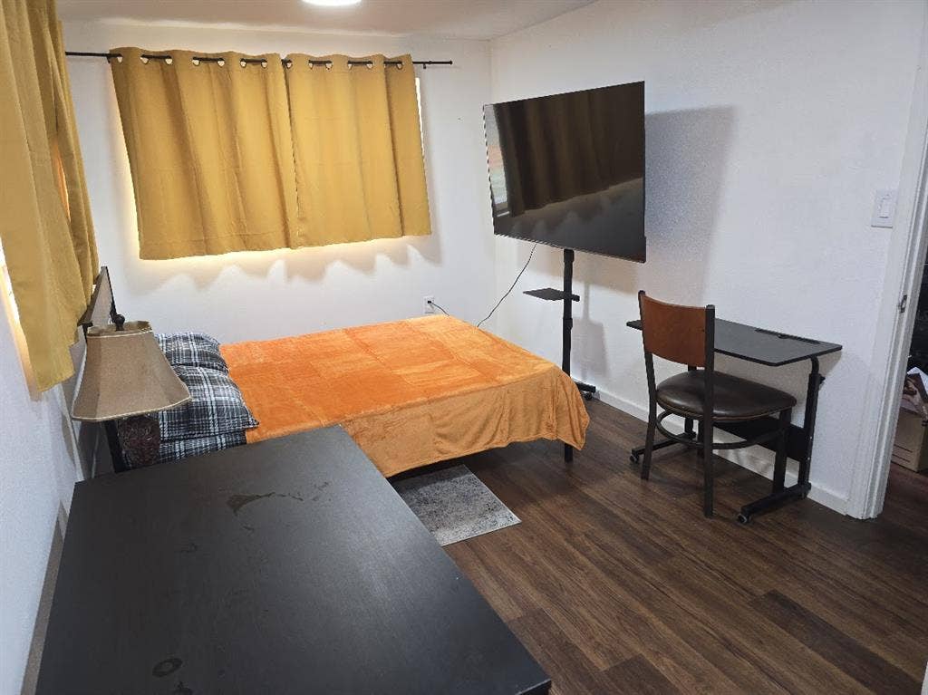 Furnished Bedroom near Airport