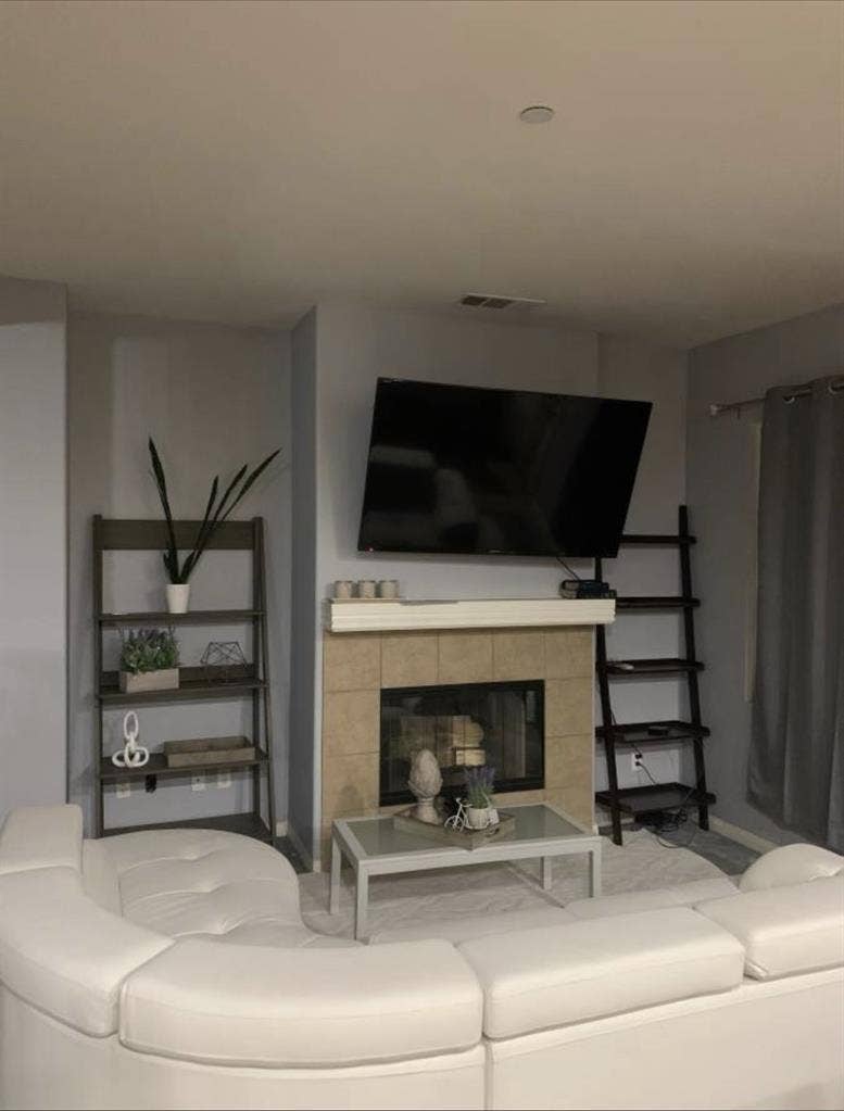 Master bedroom for rent 