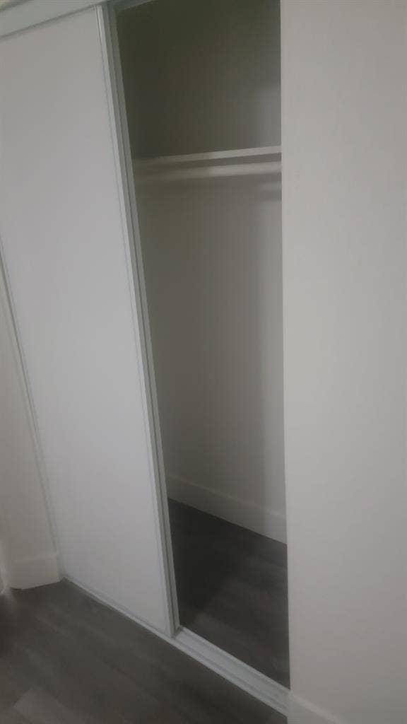 Small Bedroom w/ shared bathroom