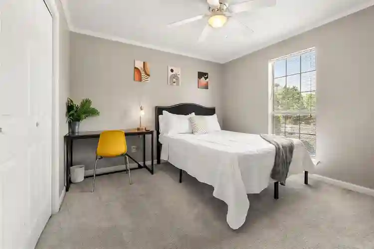 Central to Airport and Downtown