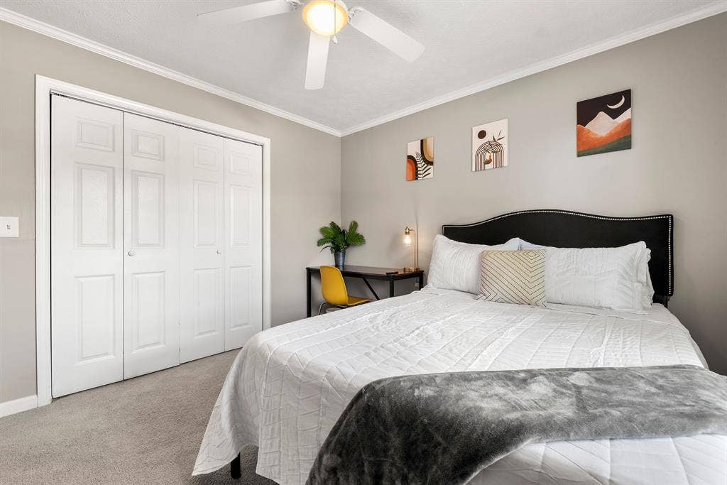 Central to Airport and Downtown