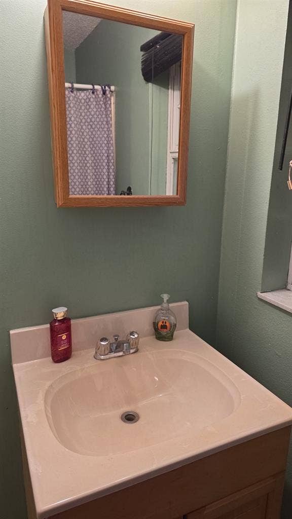 Room for rent, small master w bath