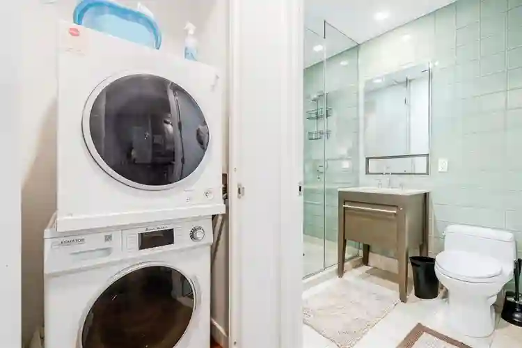 ✨Room w/ Private Bath in Midtown✨