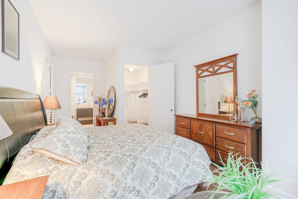 ✨Room w/ Private Bath in Midtown✨