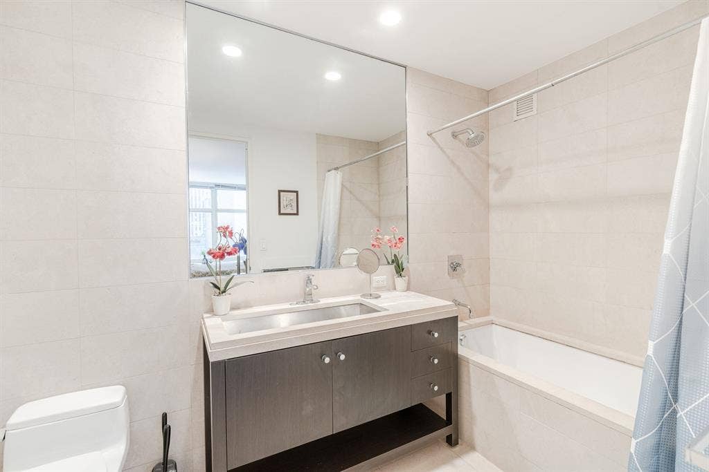 ✨Room w/ Private Bath in Midtown✨