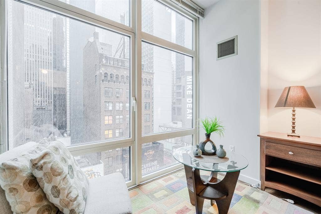 ✨Room w/ Private Bath in Midtown✨