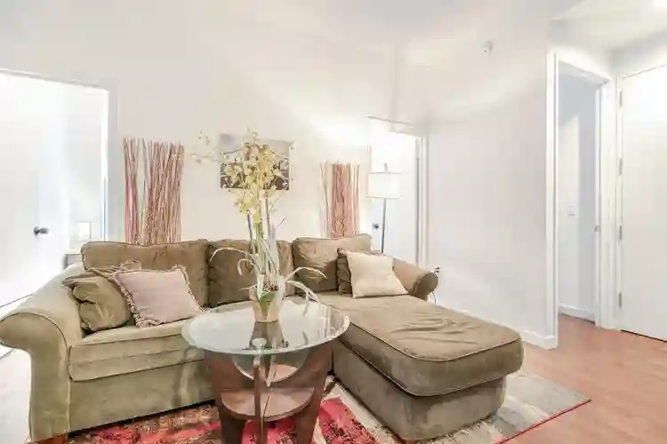 ✨Room w/ Private Bath in Midtown✨