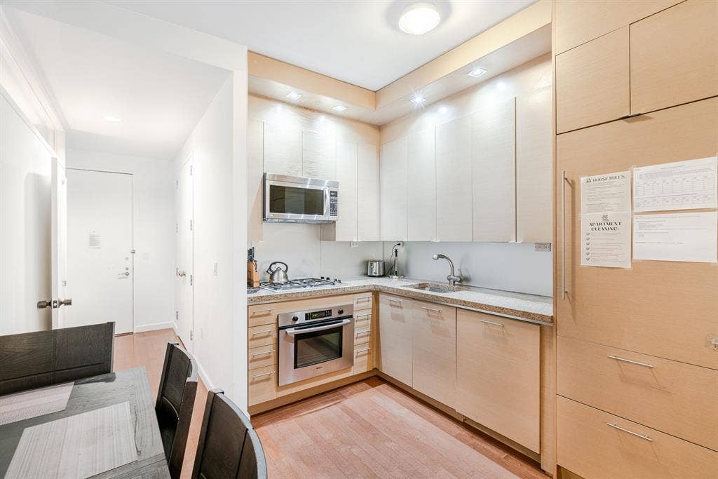 ✨Room w/ Private Bath in Midtown✨