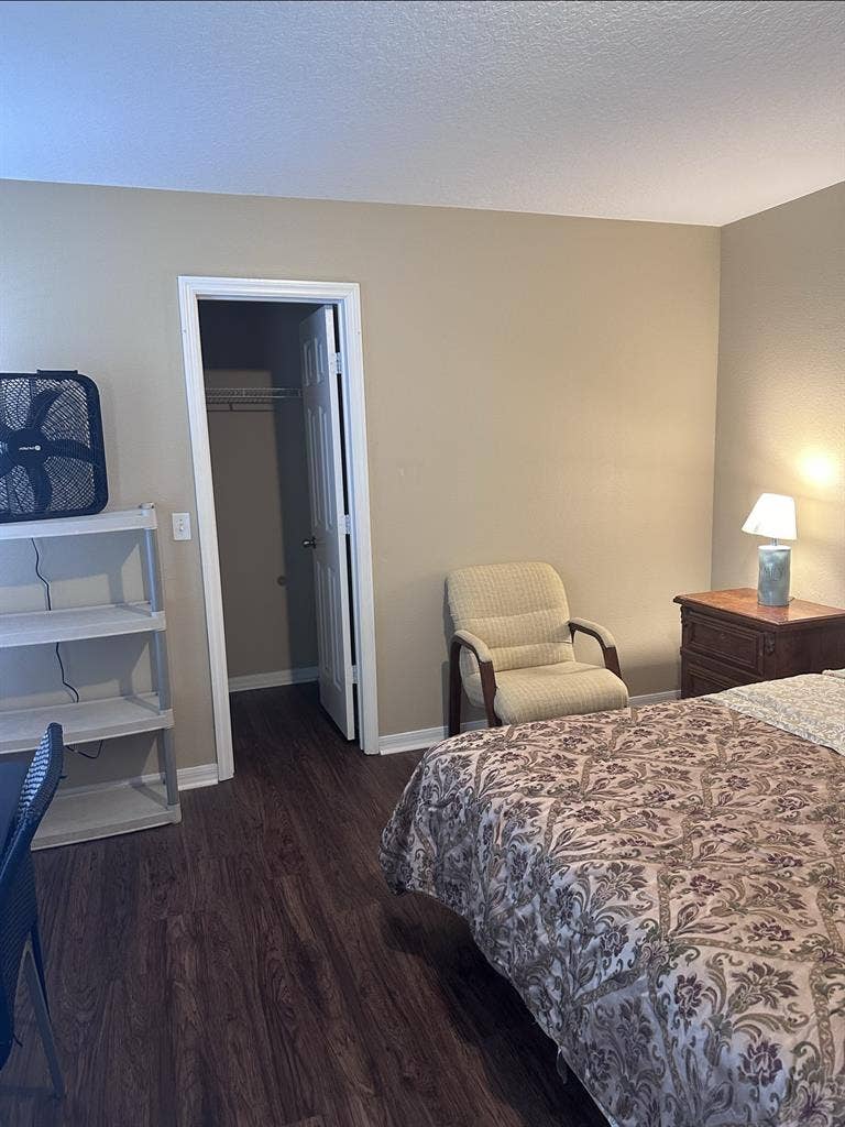 Orlando Area looking for a roommate