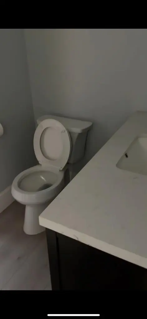 Hi! were
looking for a roomate