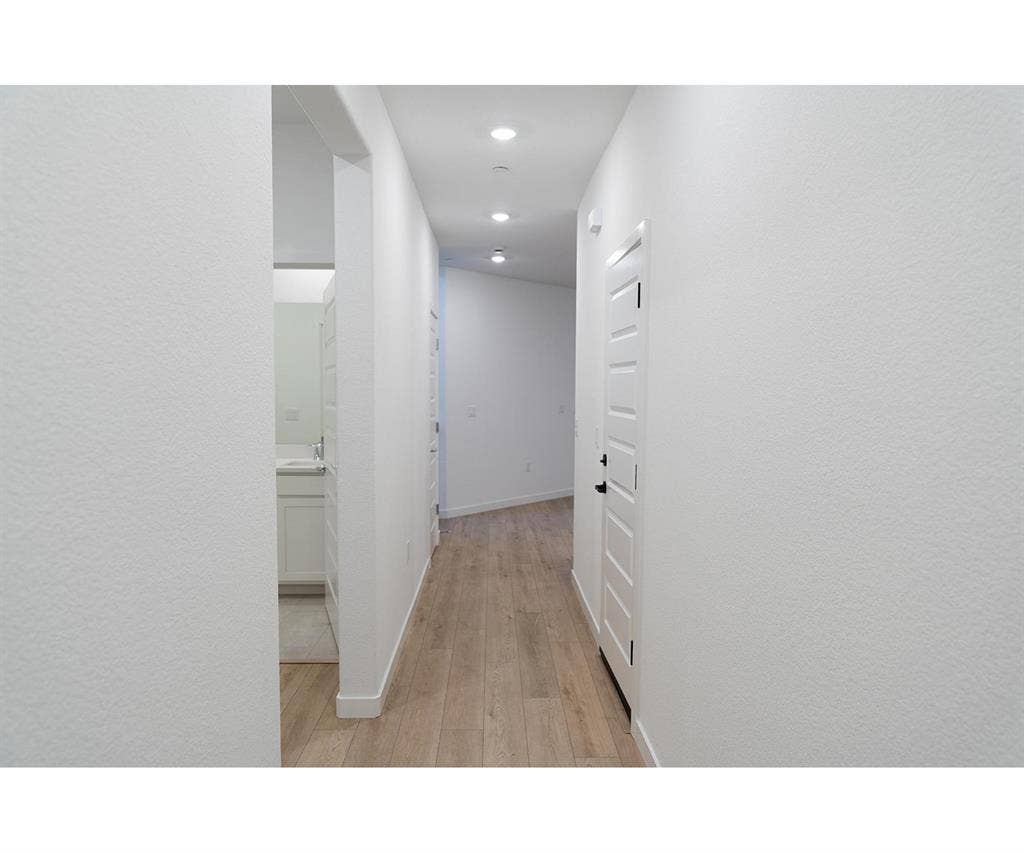 Room w/ Own Bath, utilities incl