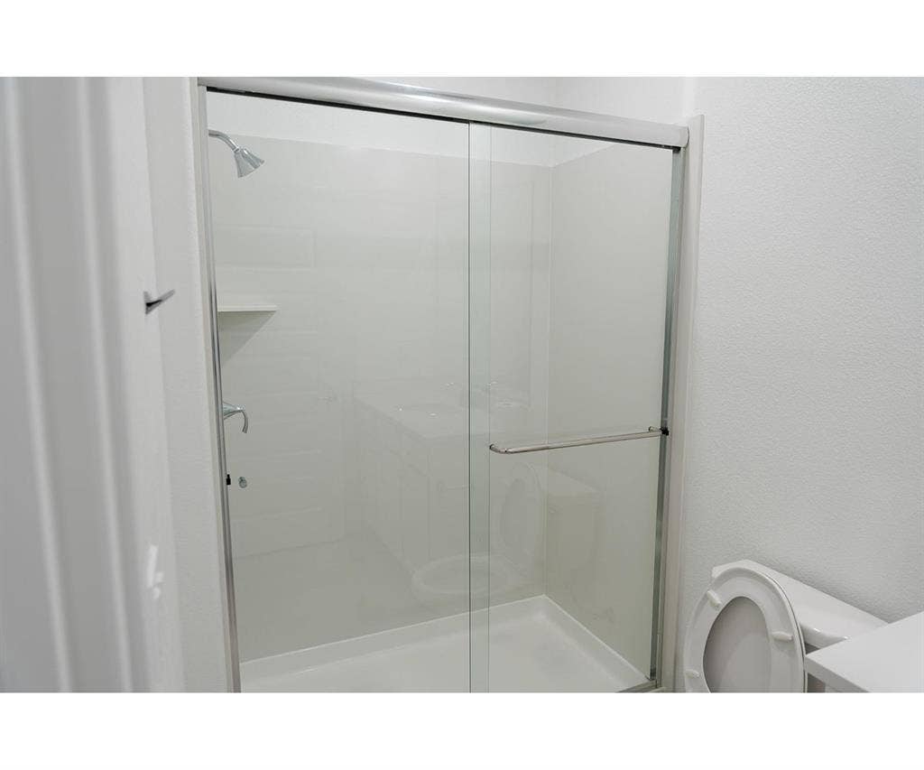 Room w/ Own Bath, utilities incl