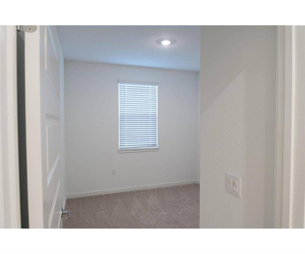 Room w/ Own Bath, utilities incl