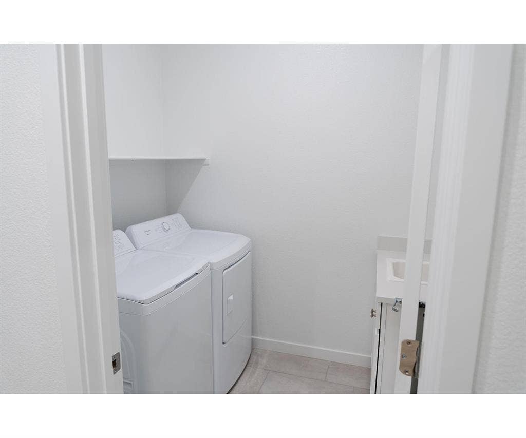 Room w/ Own Bath, utilities incl