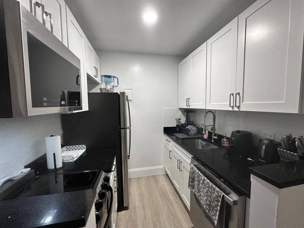 ✨Spacious Room in Midtown South✨