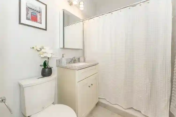 Rooms in 5 bed Apartment in JP