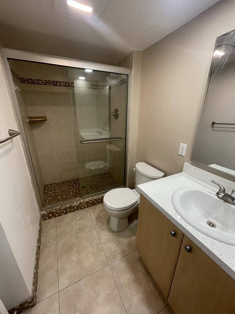 Cozy room for rent- great location