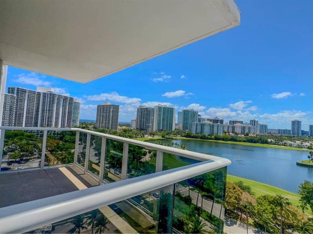 Cozy room for rent- great location