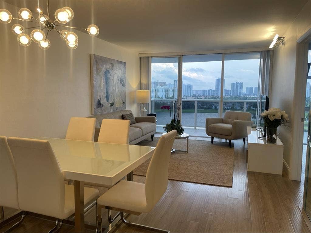 Cozy room for rent- great location