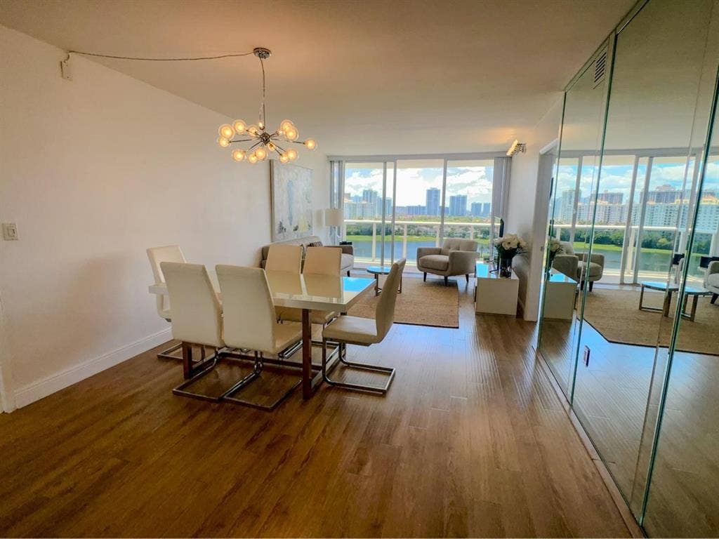 Cozy room for rent- great location