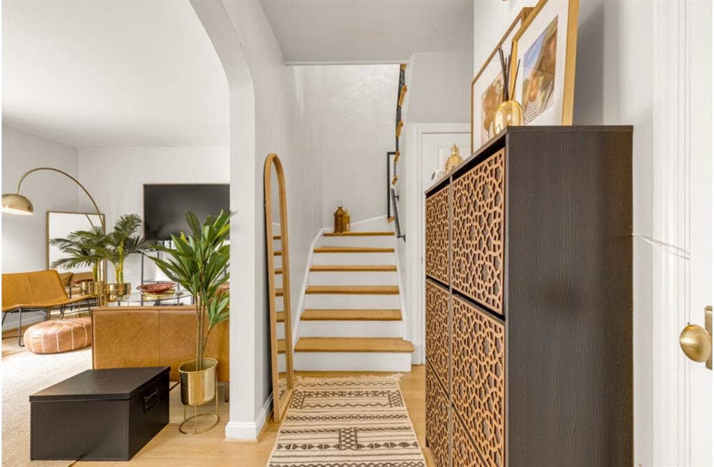 Beautiful room + bathroom in housee