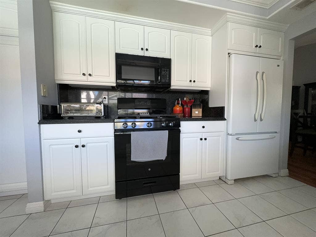 Furnished room in well kept home