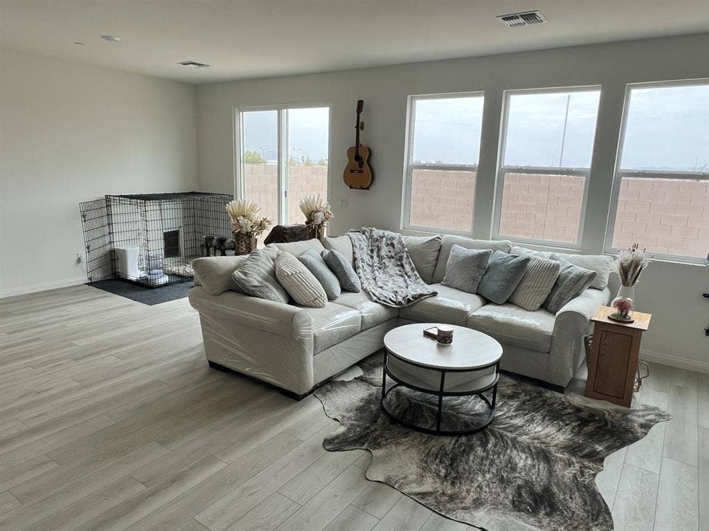 1 Bedroom in Enterprise - Furnished