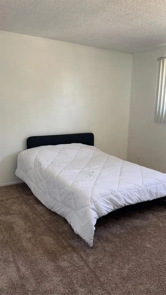 Room for rent town home Lakewood CA