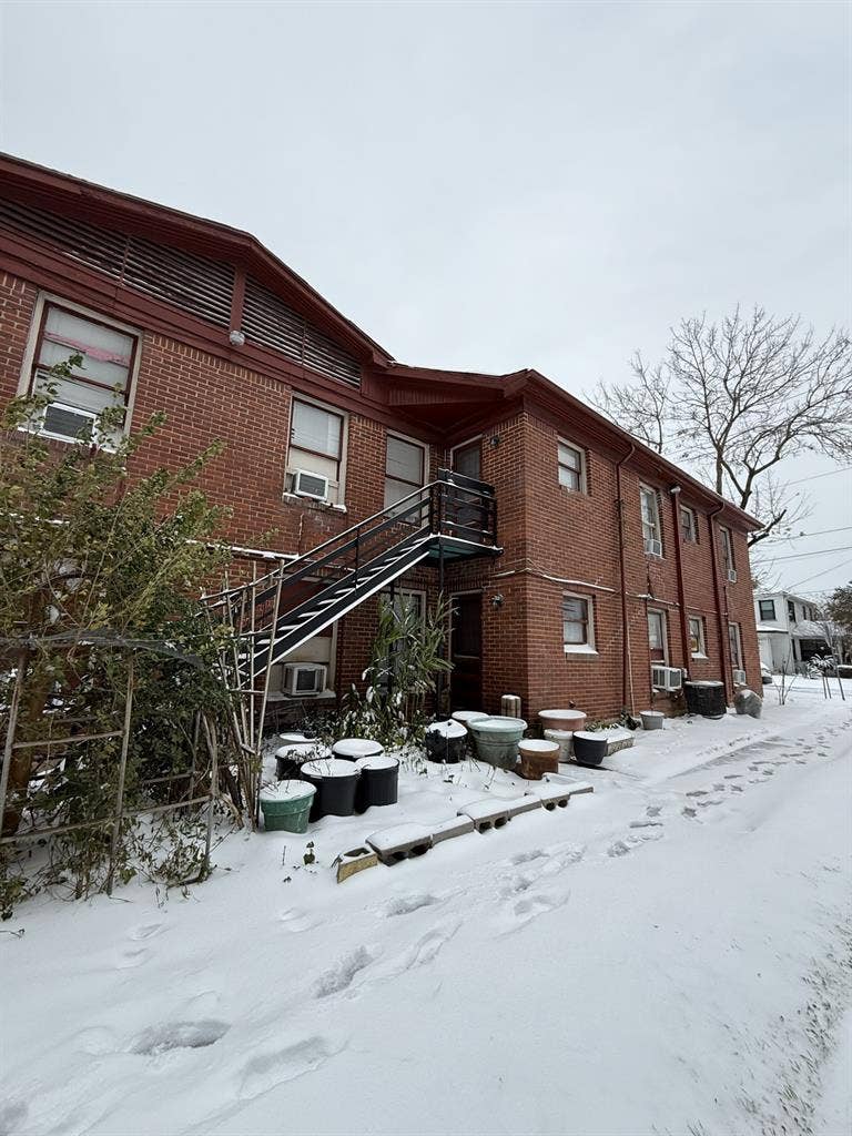 Room for rent in Montrose.