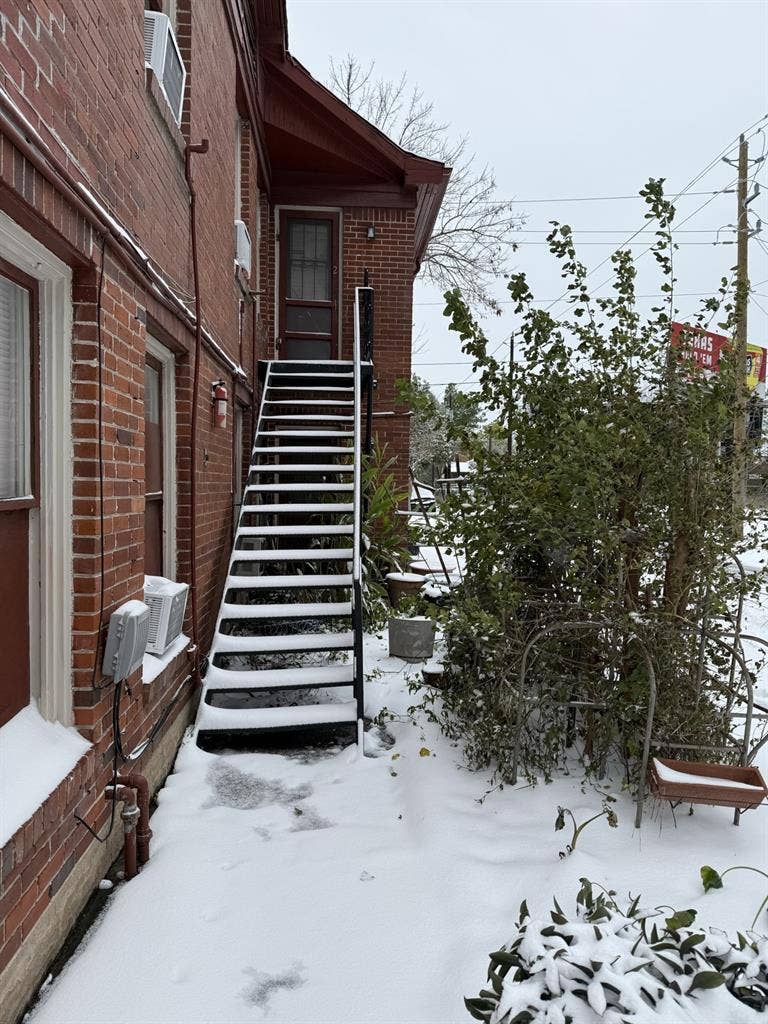 Room for rent in Montrose.