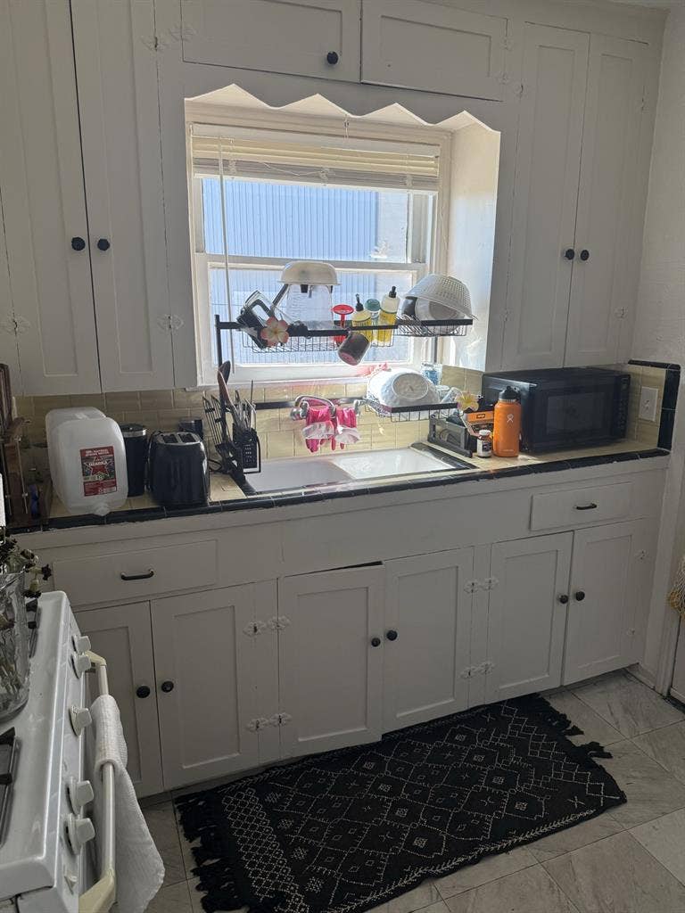 Room for rent in Montrose.