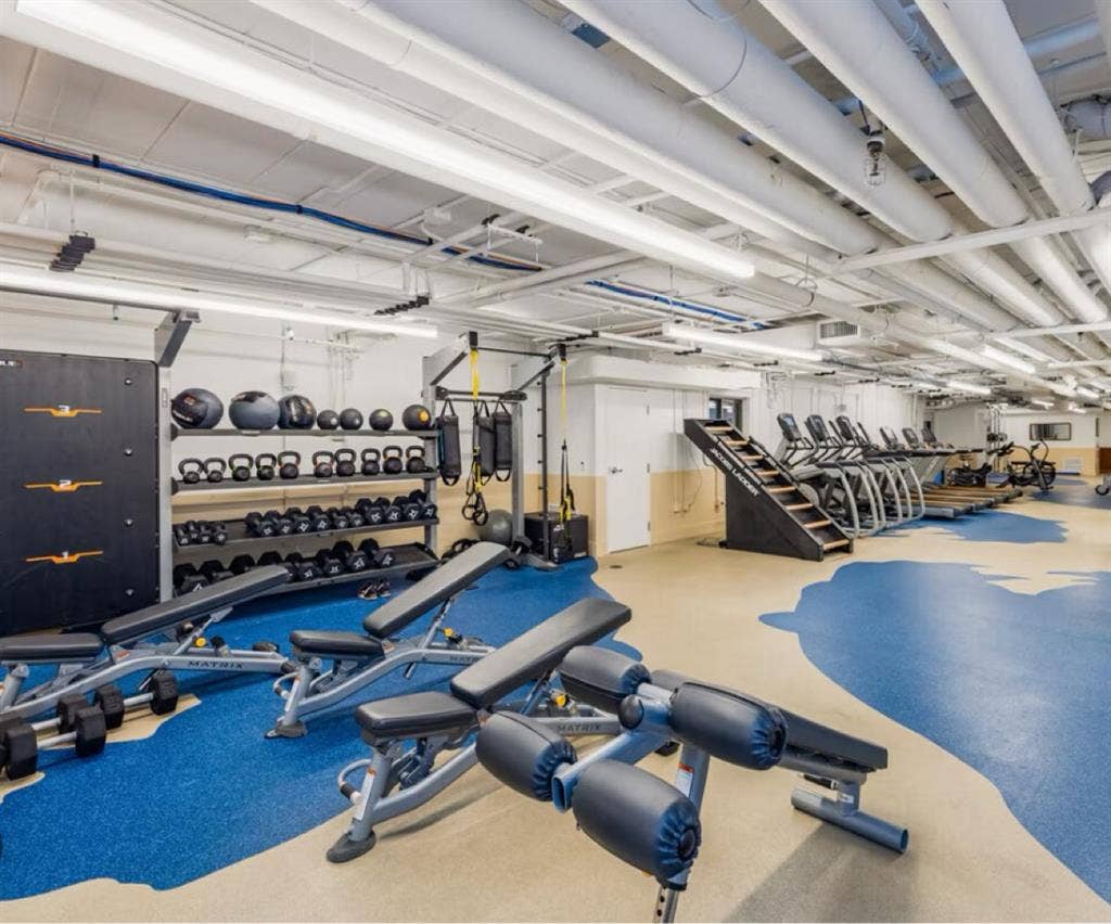 Looking for  people to sublet