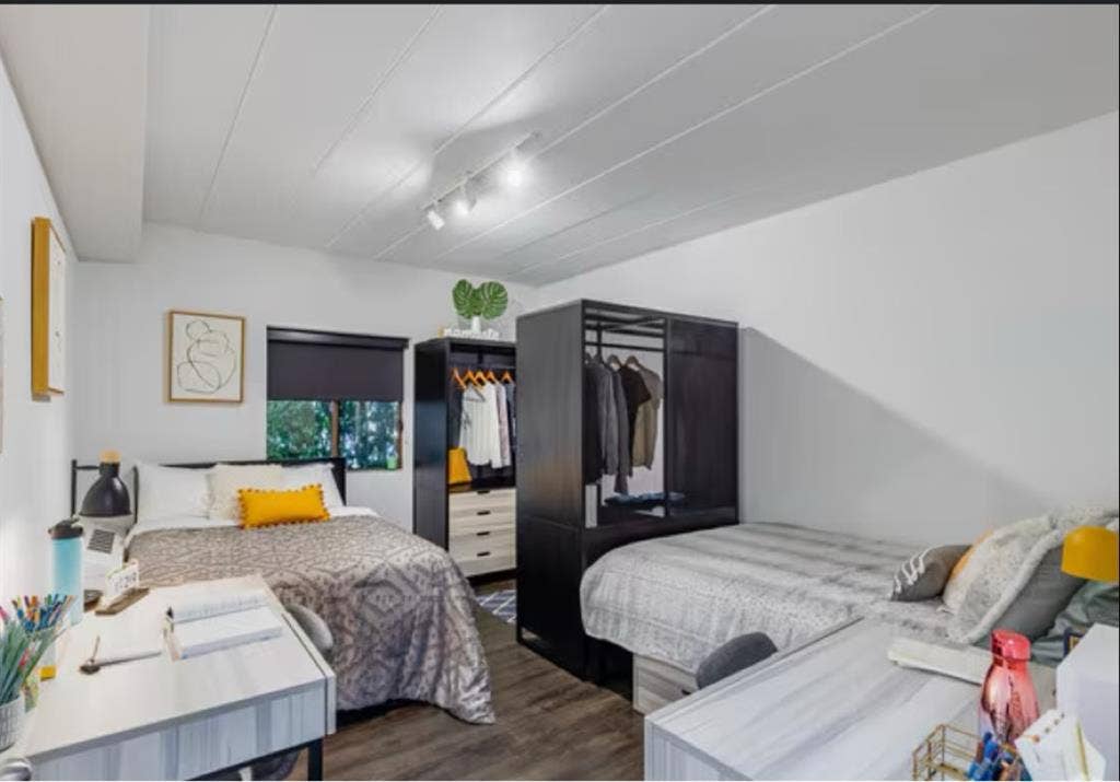 Looking for  people to sublet