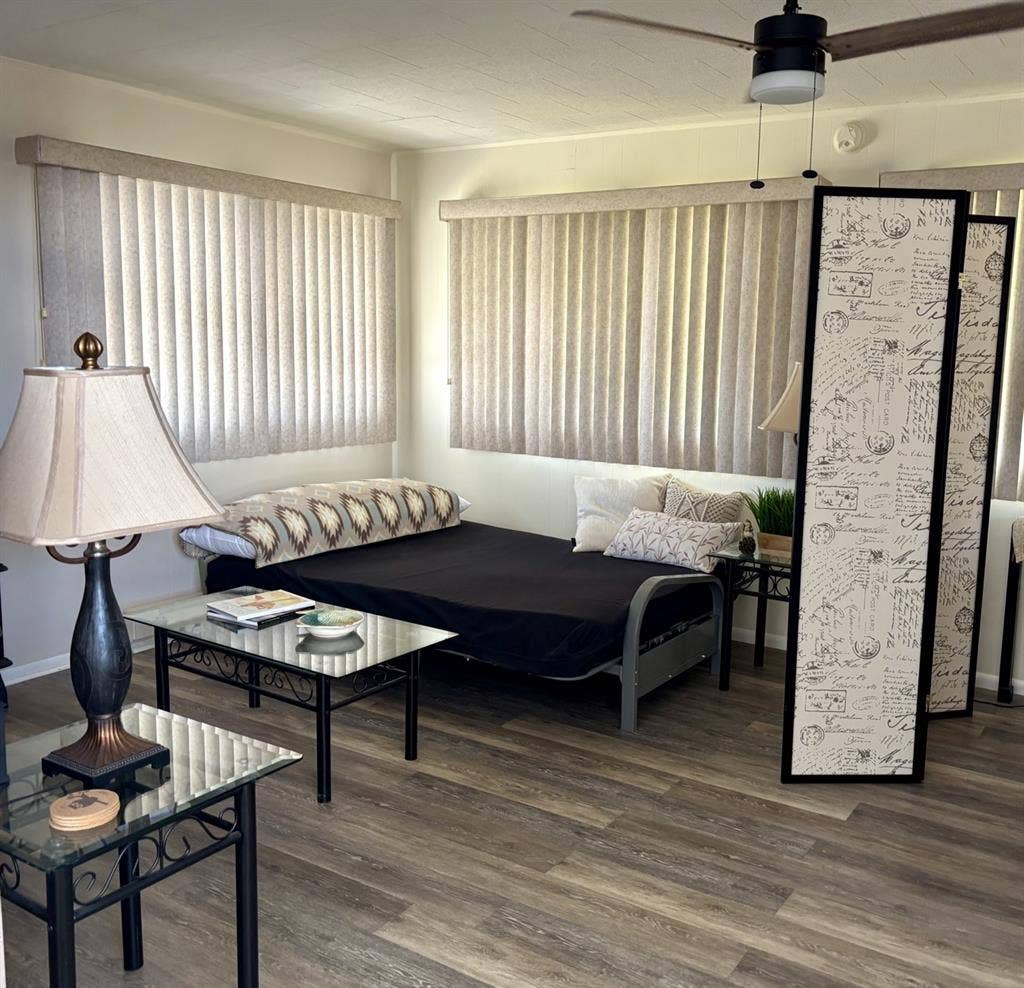 ISO Golden Girl for roomiee