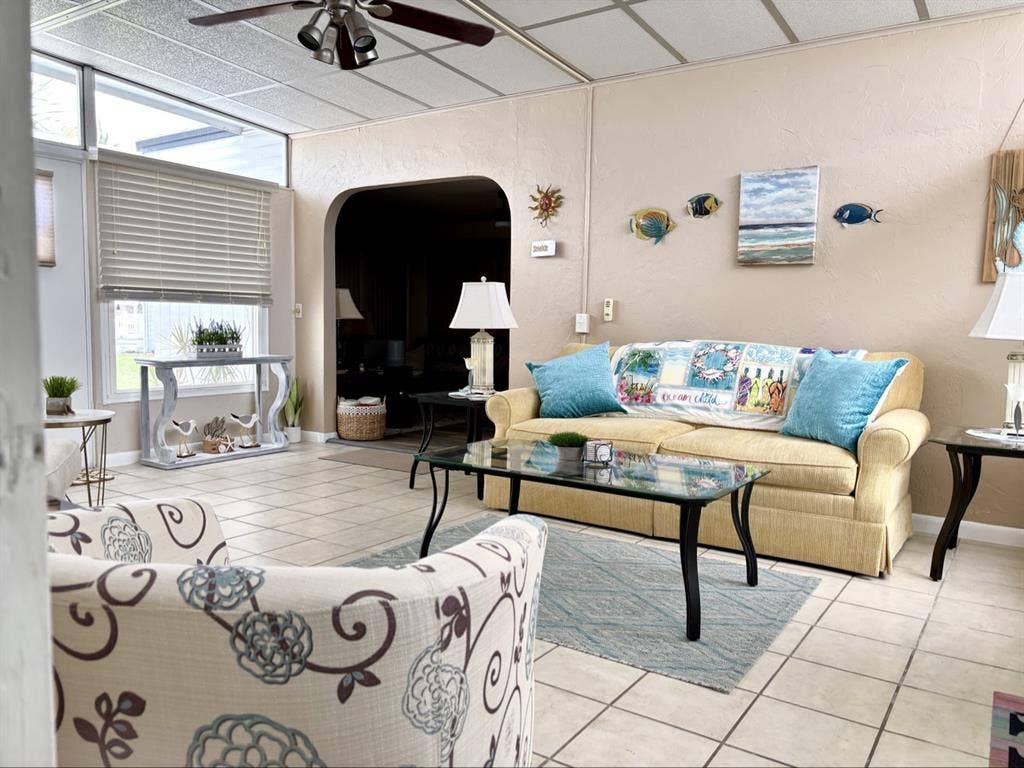 ISO Golden Girl for roomiee